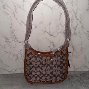 Coach Originals Curve Zip Bag in Brown Crystal Glovetanned Leather $350 Retail